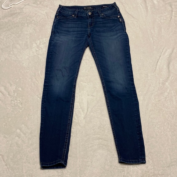 Silver Jeans. Suki mid rise. Super stretch. W30/L31. - Picture 3 of 7